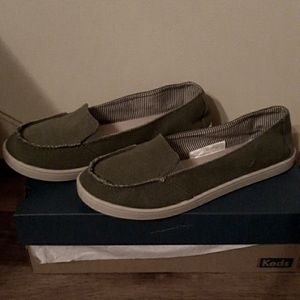 Time and Tru Womens Olive Green (slide ons) size 9